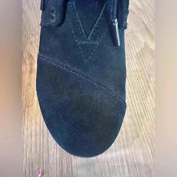 TOMS Black Wedge Ankle Boots Women's Size 7 Lace-Up Minimal Wear Leather Comfy - Picture 10 of 13